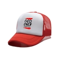 Detail der rot-weißen Trucker-Mütze mit God Over Everything Aufdruck und atmungsaktivem Netz - Einheitsgröße / Rot & Weiß (Rotes Netz)
