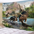 Dettaglio ravvicinato di un arazzo con dinosauri appeso in una camera da letto - 150x130cm / Gruppo Dinosauri Vulcano