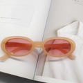 Occhiali da sole ovali retrò con montatura pesca e lenti sfumate color magenta - Rosa Gelatina