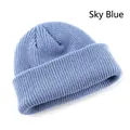 Himmelblaue gerippte Strickmütze mit Umschlag für Wärme und Komfort im Freien - Himmelblau