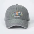Gorra retro gris desgastada con texto Mis Amigos y estampados de botellas de licor - Gris / Talla única