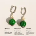 Orecchini vintage a pendente con perle di vetro verde maculato e perle in ottone argentato - Orecchini / Orecchini Verde Motivo Macchiato