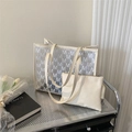 Transparente Tragetasche mit M-Muster und herausnehmbarer beige Canvas-Innentasche - Weiß