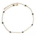 Detailansicht der goldenen Evil Eye Kette mit weißen Perlen und blauen Augenperlen - Blaue Böser Blick Perlenkette (BE490GDBU)