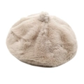 Dettaglio del basco di peluche beige con morbida finta pelliccia e pompon decorativo - M(56-58cm) / Beige