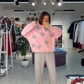 Sudadera rosa extragrande con parches de corazones grises y capucha suave - S / Rosa