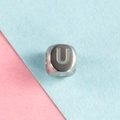 Pendentif cube en acier inoxydable argenté poli avec lettre majuscule U gravée - Lettre U