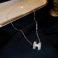 Vergulde halsketting met een hoofdletter H-hanger bezet met fonkelende kristallen - Gouden Strass Letter H (19#)