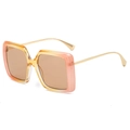 Occhiali da sole quadrati alla moda con sfumatura rosa-arancio e stanghette dorate - Montatura Giallo Rosa Lente Champagne