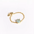 Dettaglio anello a catena regolabile con zircone azzurro e ciondolo a cuore dorato - Oro (Pietra Blu Chiaro) (Oro 3)