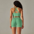 Ensemble de yoga vert menthe sans couture avec brassière croisée et short taille haute - S / Haut Et Bas / Vert clair