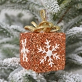 Addobbo natalizio a pacchetto regalo glitter arancione con fiocco di neve su ramo - Sacchetto regalo oro rosa