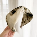 Chic beige knotted headband with dark green abstract tie-dye print for women - 3# Green and White