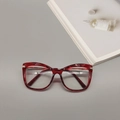 Dettaglio montatura occhiali geometrica bordeaux con lenti anti-luce blu a forma d'ala - Tè Trasparente