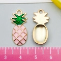 Ciondoli ananas rosa e verdi con base in metallo dorato per creazione gioielli fai da te - 1 Pezzo Ananas Rosa 10x24mm