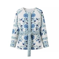 Blaue Damen Steppjacke mit Blumenmuster, Taillengürtel und Vintage-Print in Midilänge - S / Weiß