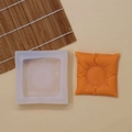 Silikonform in Kissenform für DIY Kerzen und Seifen mit realistischer Stoffstruktur - Quadratische Kissenform