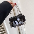 Mini borsa a tracolla con paillettes nere, scaglie lucide e catena in metallo argento - Nero