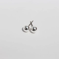 Orecchini a lobo minimalisti a sfera in argento con finitura a specchio lucida - Piccolo (0.6cm) / Sfera Piccola Argento