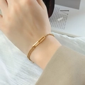 Bracciale minimalista a doppio strato in acciaio al titanio dorato con maglia geometrica - 15+5cm / Oro