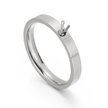 Primer plano de la montura de anillo de acero inoxidable con engaste en forma de V - Color Acero (KLJ6060-Z)