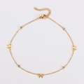 Detailaufnahme der goldenen Edelstahl-Fußkette mit Schleifenanhängern und Zirkonia - Schleifen-Stil (Gold)