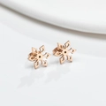 Orecchini a perno a fiocco di neve in oro rosa con design traforato e chiusura a farfalla - Stile Fiocco di Neve Oro Rosa (GED460R)