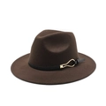 Primo piano del cappello fedora in lana marrone scuro con fascia in pelle e fibbia d'oro - M (56-58cm) / caffè