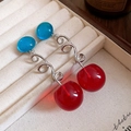Boucles d'oreilles cerises avec clous bleus et billes en résine rouge sur fil argenté - 91# Boule Rouge Bleue Style Cerise Créatif (Tige en Argent)