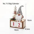Calendrier de l'Avent gnome nordique en bois avec blocs blancs et décor de pomme de pin - Calendrier No. 7 (Gnome au Bonnet Gris)
