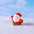 Mini statuetta Babbo Natale con scatola regalo per decorazioni fai-da-te, misura 2,7cm - N. 12 Babbo Natale con Confezione Regalo Rossa