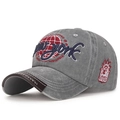 Casquette de baseball gris anthracite délavé avec broderie New York et bord en cuir - Gris clair