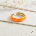 Detailaufnahme des orangefarbenen Emaille-Sternrings mit 18 Karat Vergoldung - RG0887-C / Orange