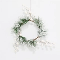 Artificial white cedar Christmas wreath with flocked pine needles and white berries - ID 10cm/OD 22cm / White Berry Style