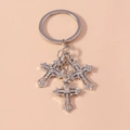 Dettaglio portachiavi a croce in argento scintillante con strass per borse e accessori - Argento