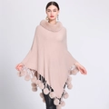 Poncho in maglia beige da donna con collo in finta pelliccia e nappe decorative - Taglia unica / Rosa