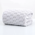 Thick light grey bath towel with 3D waffle texture and soft cloud-like plush microfiber - 70x140cm Bath Towel / Gray