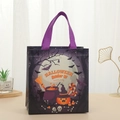 Detail van Halloween tas met prints van pompoen, heksenhoed en vleermuis op tafel - Paars Handvat Pompoen Heks