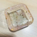 Square rose quartz crystal resin coaster with gold foil flakes on wood background - Square / Rose Quartz & Gold Foil