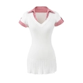 Dettaglio dell'abito polo in maglia Y2K con bordino a quadri rossi e orlo a pieghe - XS / Bianco