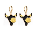 Détail de boucles d'oreilles tête de taureau vintage avec pendentif marguerite sur or - Je1538c / Cuivre et Alliage