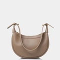 Sac croissant taupe minimaliste en cuir lisse avec une large bandoulière réglable - Comprend 2 Bandoulières / Abricot