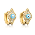 Makroaufnahme der 18K vergoldeten Evil Eye Creolen mit blauem Emaille und Zirkonia - Blau