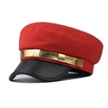 Détail de la casquette militaire rouge avec visière en cuir noir et bande dorée - M (56-58cm) / Rouge avec bordure dorée