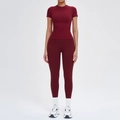 Ensemble de yoga bordeaux sans couture avec haut à manches courtes et leggings taille haute - M / Haut Et Bas / Manches Courtes + Leggings / Rouge Cerise