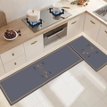 Set tappeti cucina grigio scuro con motivi piume dorate e scritta DREAM BOHO LIFESTYLE - Linee blu / 40*60cm