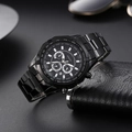 Detail van zwart Geneva metalen chronograaf horloge met tachymeter op een portemonnee - Alleen Zwart Horloge