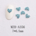 Détail de bijoux d'ongles en forme de cœur bleu strass 7x6,5mm sur fond texturé - Style Coeur Entièrement Serti(A356)