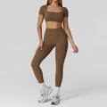 Dames naadloze tweeledige yoga set in koffiebruin met korte top en legging met hoge taille - S / Korte Mouw + Legging / Cacaobruin