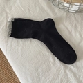Schwarze Baumwollsocken mit grauen Rüschenbündchen und dezenten Jacquard-Schleifenmustern - Einheitsgröße / Schwarz